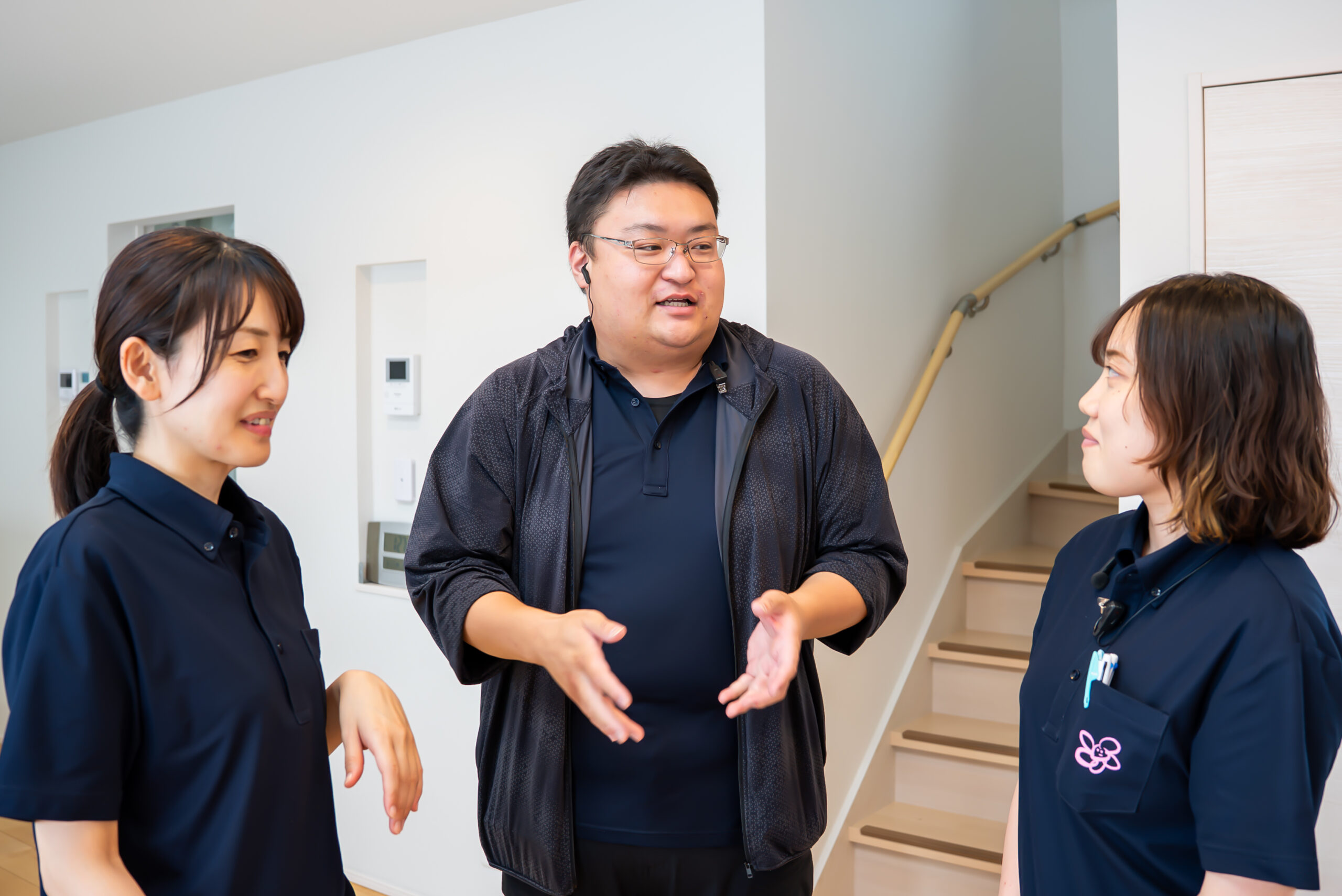 子どもとスタッフが関わる様子